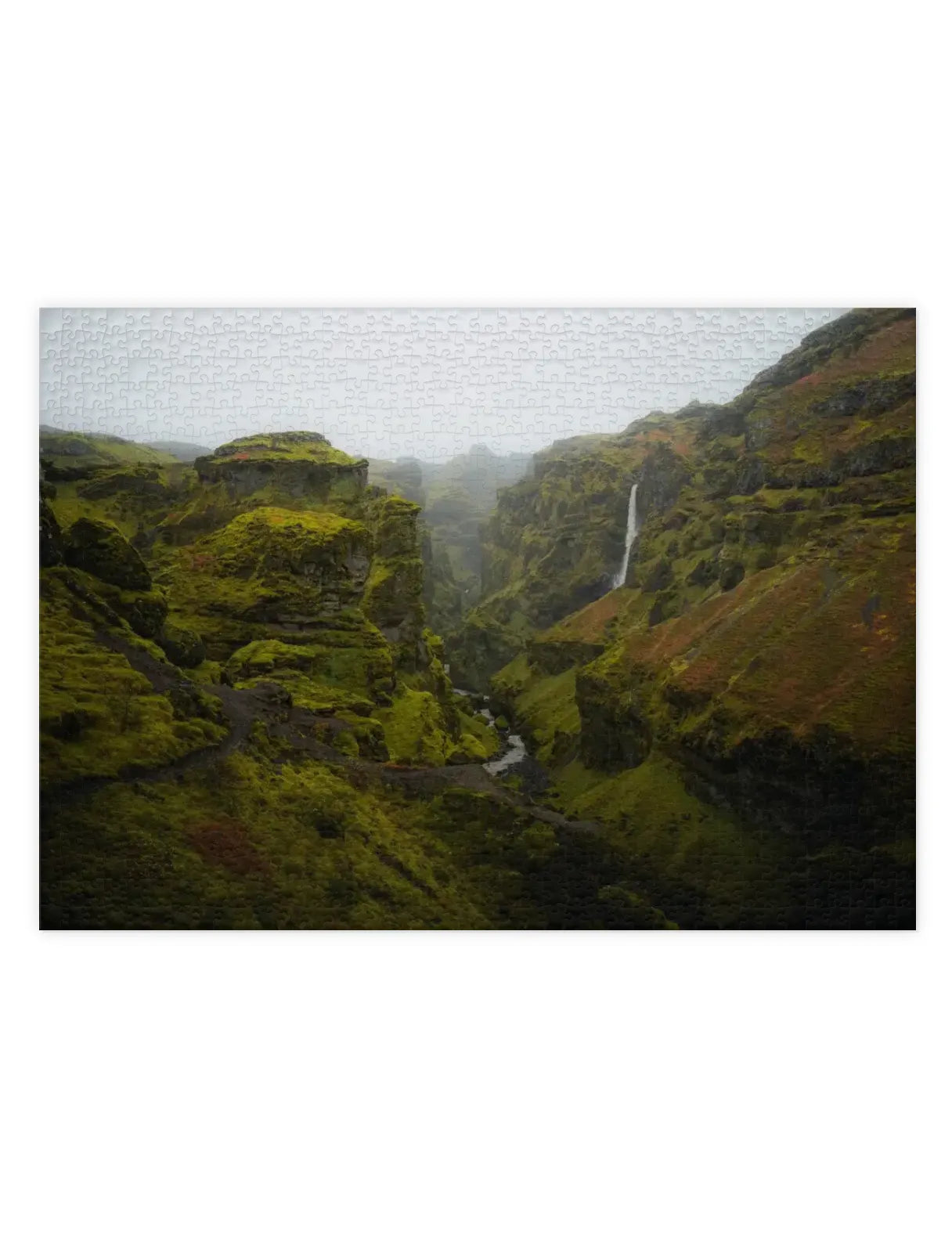Mockup eines Puzzle eines Wasserfalls in den Hochlanden Islands