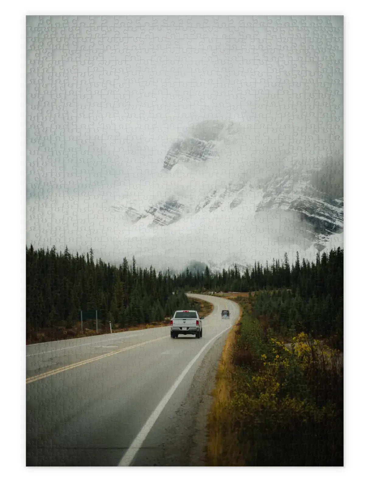 Mockup eines Puzzle einer Kanadischen Straße durch die Berge