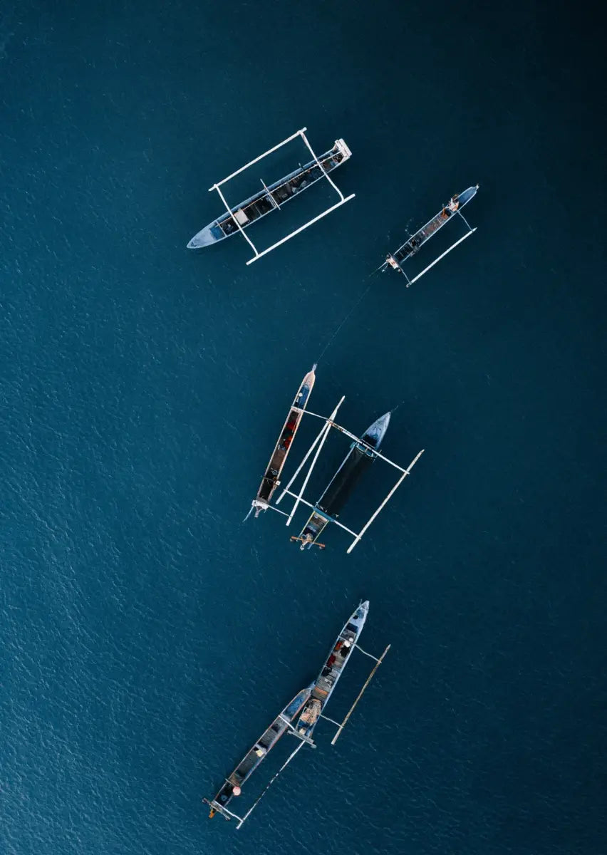 Boote auf offenem Meer