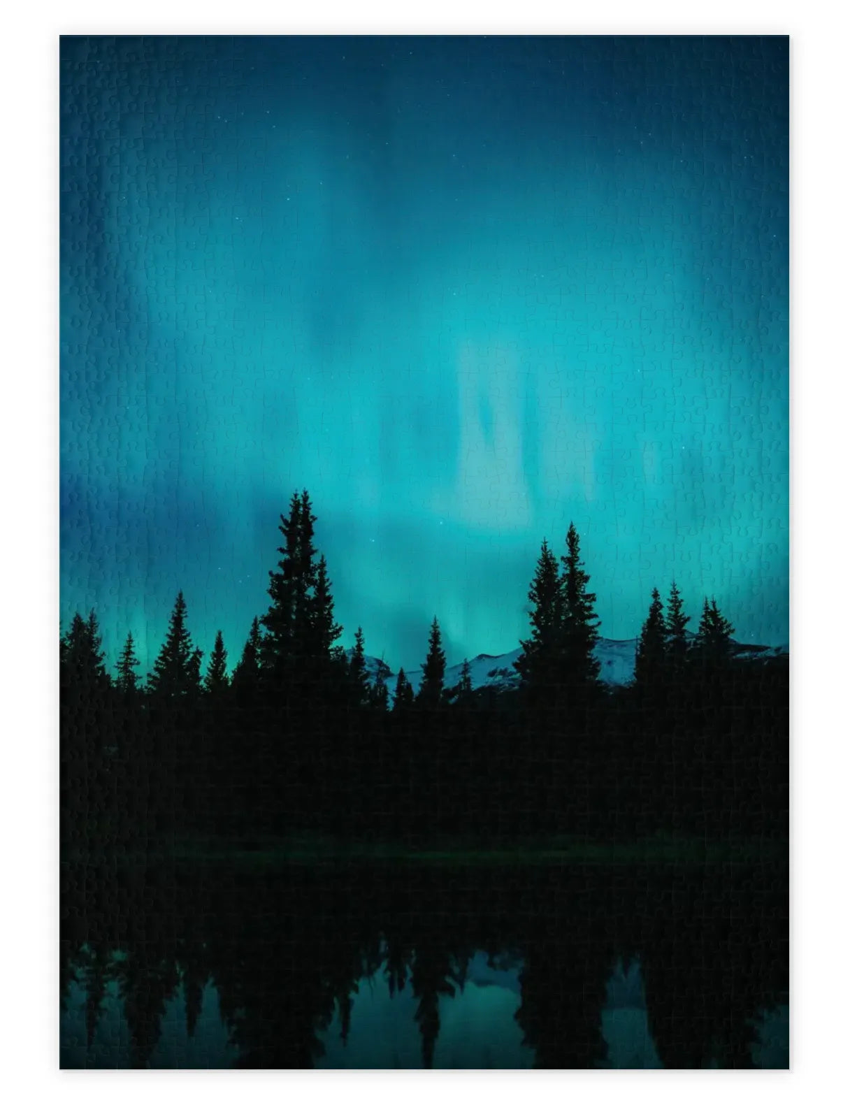 Mockup eines Puzzle mit Polarlicht über dem Wald