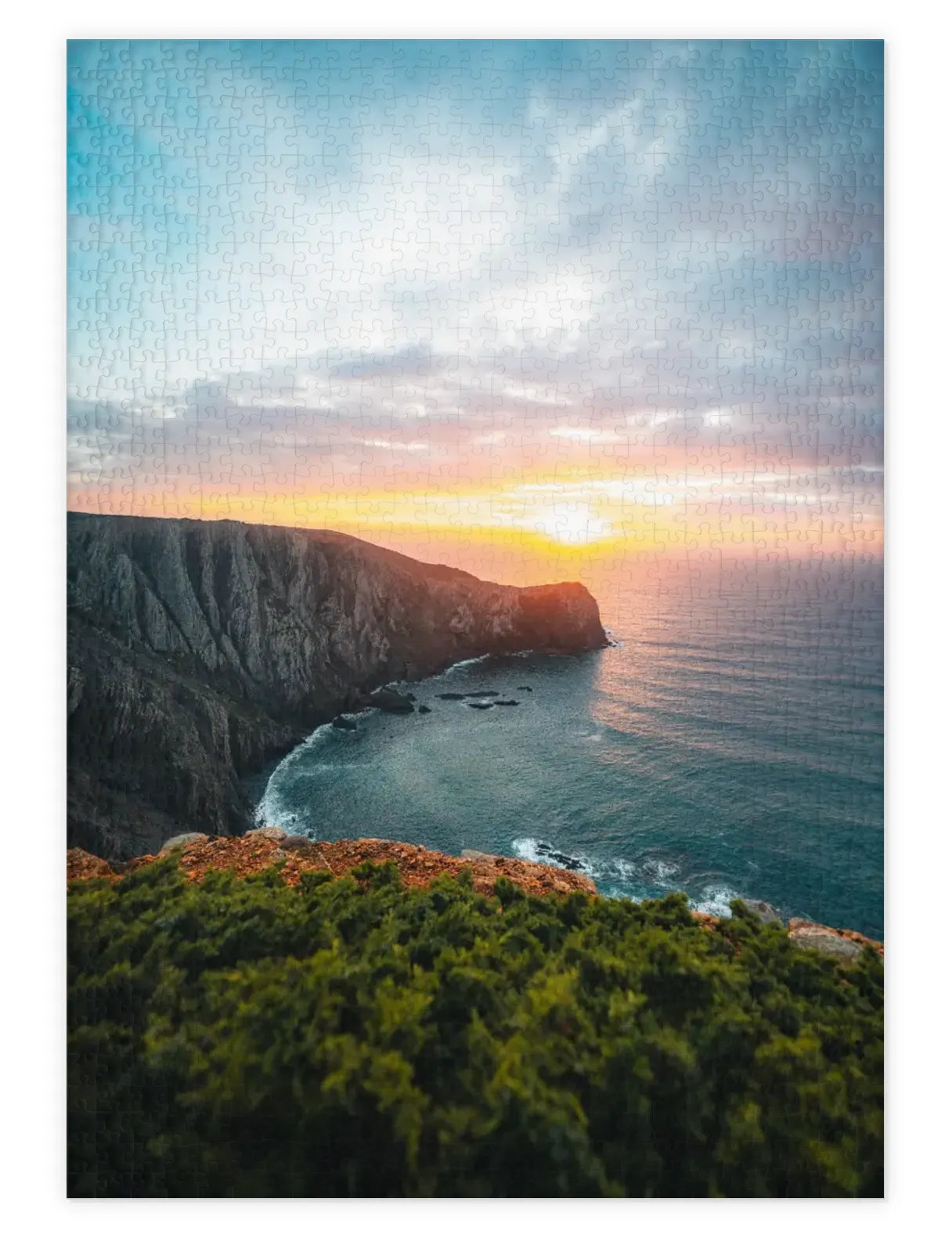 Mockup eines Puzzle einer Steilküste Portugals im Abendlicht