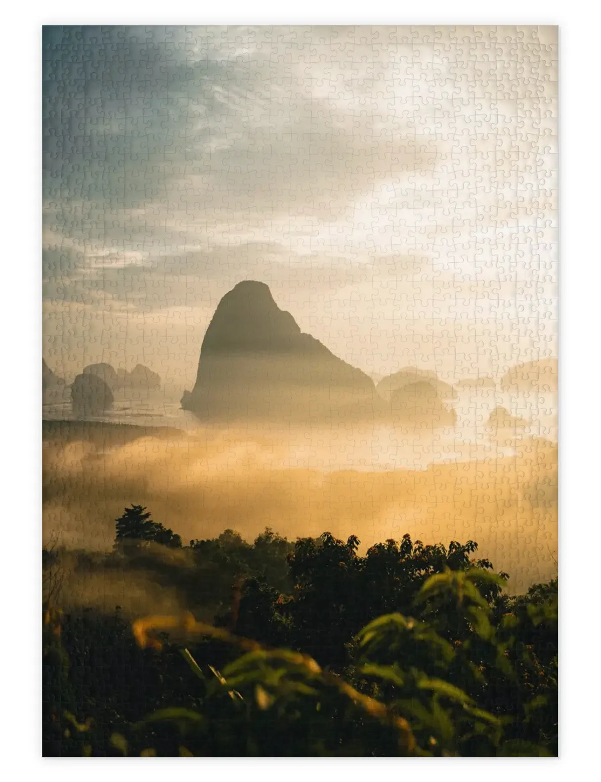 Mockup eines Puzzle eines Nebelwaldes in Thailand